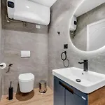 The Nook Centre En *