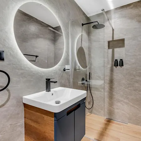 The Nook Centre En Berat