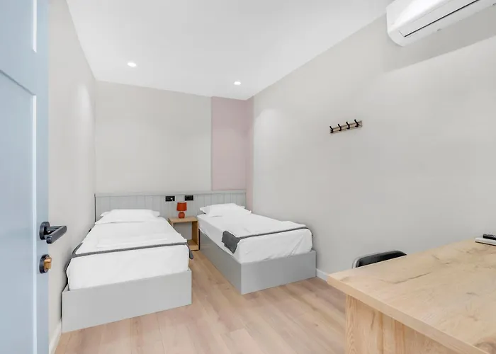 The Nook Centre En Berat